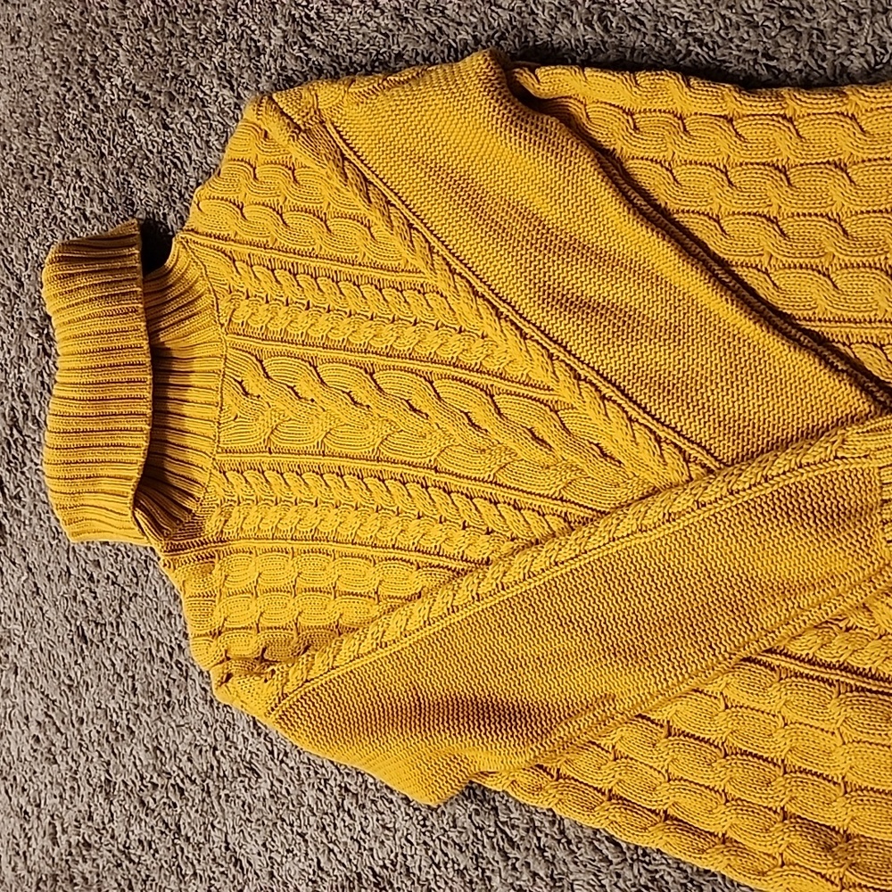 Gap sweater